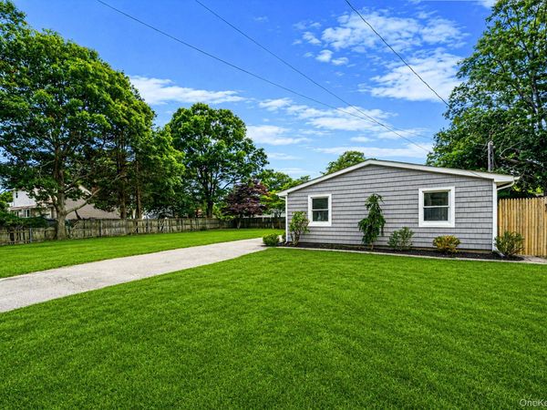28 Ashwood Drive , Shirley, NY 11967