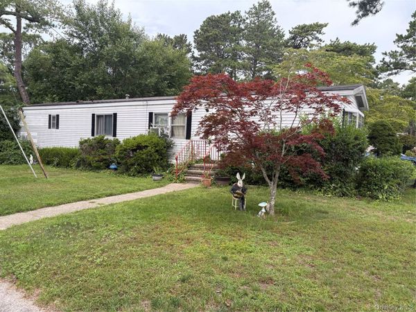 525/P4 Riverleigh , Riverhead, NY 11901