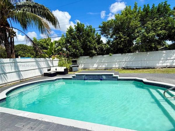 6781 Park St , Hollywood, FL 33024