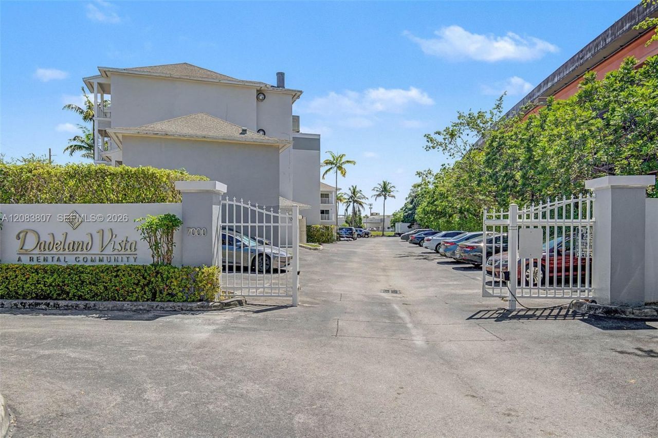 7000 SW 80th St, Unit 101, Miami, FL 33143 Photo