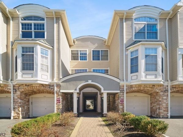 611 Binghampton Ln, Livingston, NJ 07039