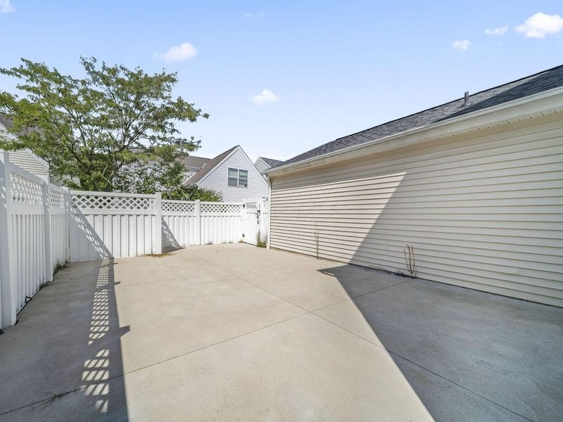 7202 Hillmont Drive, New Albany, OH 43054 Photo 24
