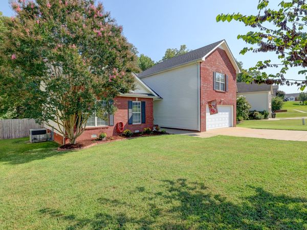 3141 Holly Pt , Clarksville, TN 37043