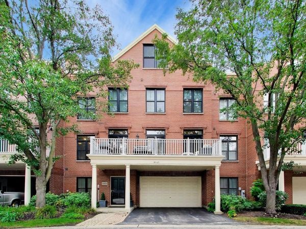 1865 Admiral Court, Unit 92, Glenview, IL 60026