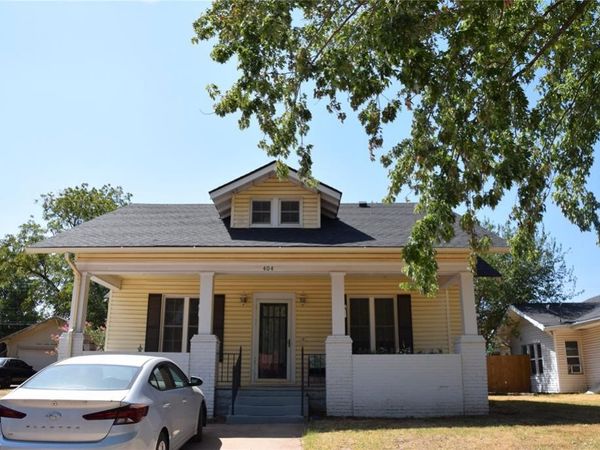 404 S 9th Street, Clinton, OK 73601
