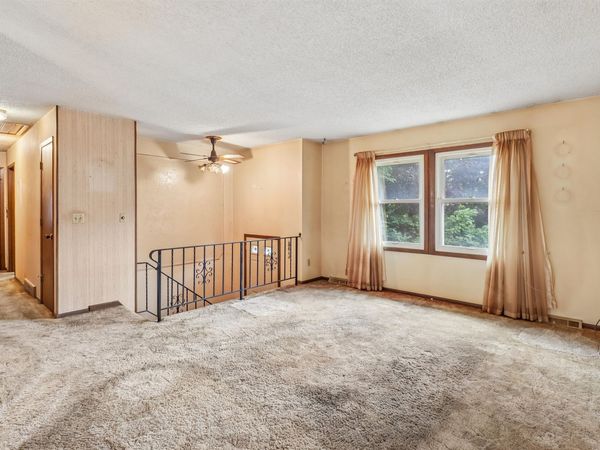6687 NW 52nd Court, Johnston, IA 50131