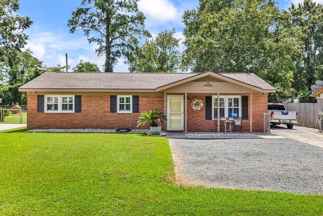 5582 Dogwood Circle Photo 1