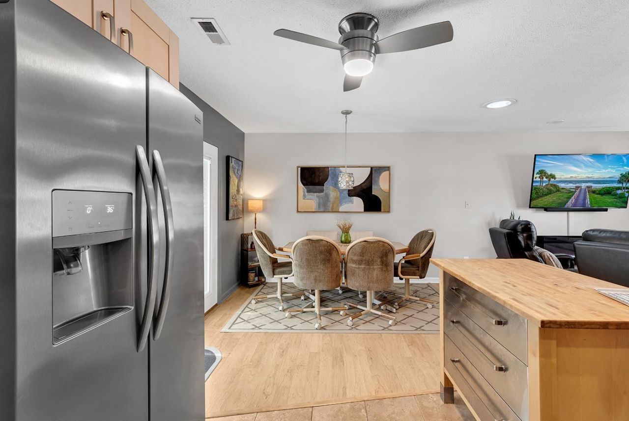 5582 Dogwood Circle Photo 4