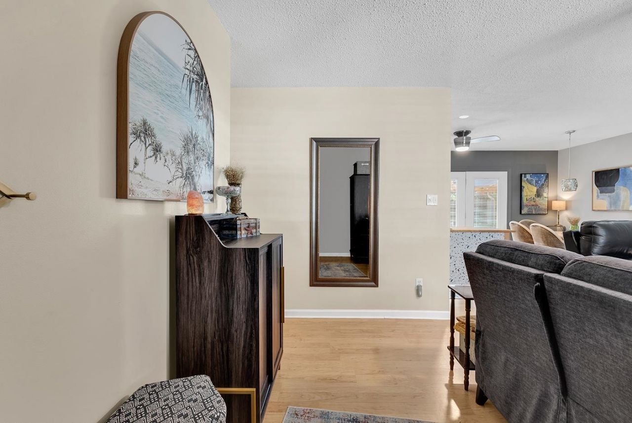 5582 Dogwood Circle Photo 6