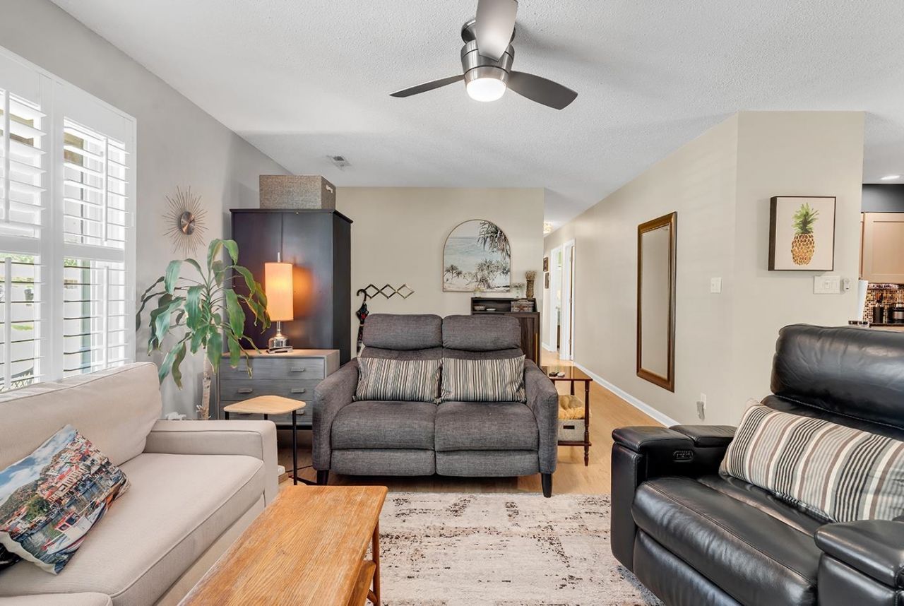 5582 Dogwood Circle Photo 7