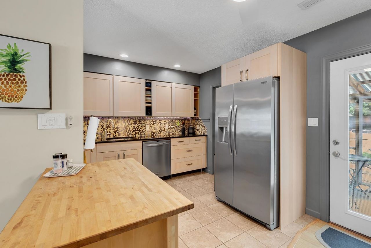5582 Dogwood Circle Photo 8