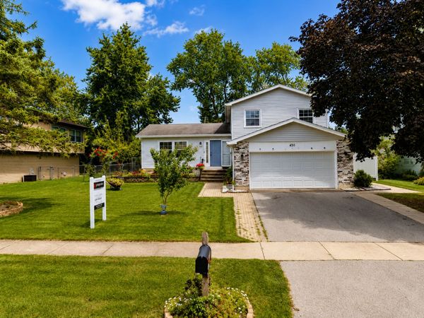 450 Heather Lane, Carol Stream, IL 60188