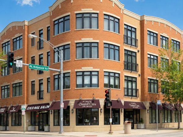 106 S Ridgeland Avenue , Unit 304, Oak Park, IL 60302