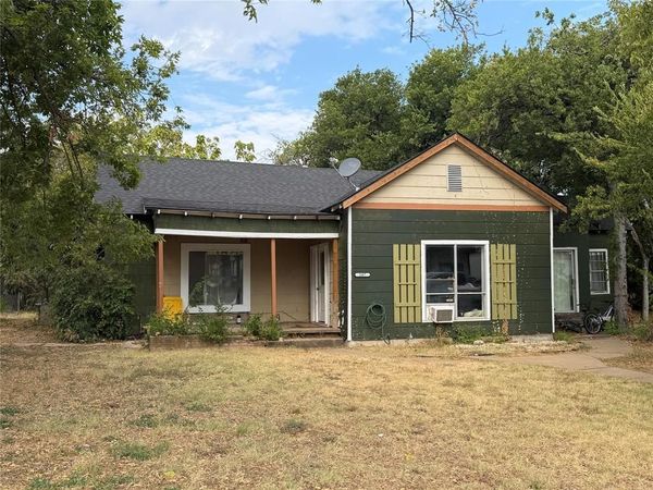 107 S Connellee Avenue, Eastland, TX 76448