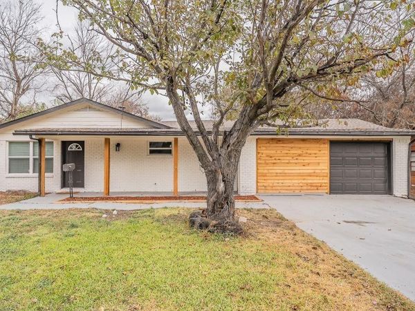 5012 Roxie Street, Haltom City, TX 76117