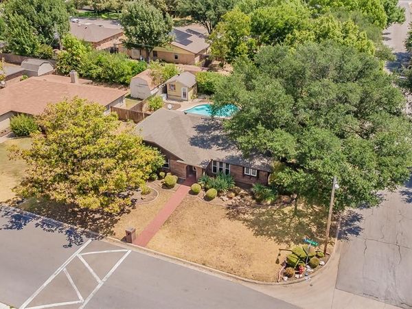 5500 Meadow Oak Street, North Richland Hills, TX 76180