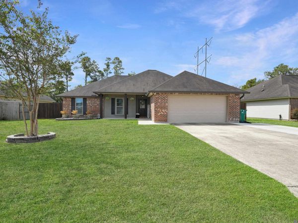 9198 Cypress Lake Dr, Denham Springs, LA 70726
