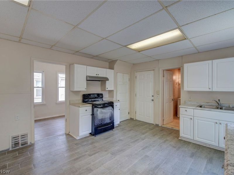 3295 W 56th Street, Cleveland, OH 44102 Photo 16