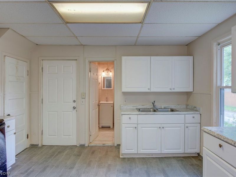 3295 W 56th Street, Cleveland, OH 44102 Photo 17