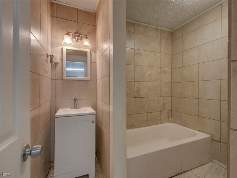 3295 W 56th Street, Cleveland, OH 44102 Photo 20
