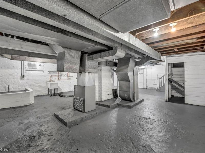 12205 Revere Avenue, Cleveland, OH 44105 Photo 33