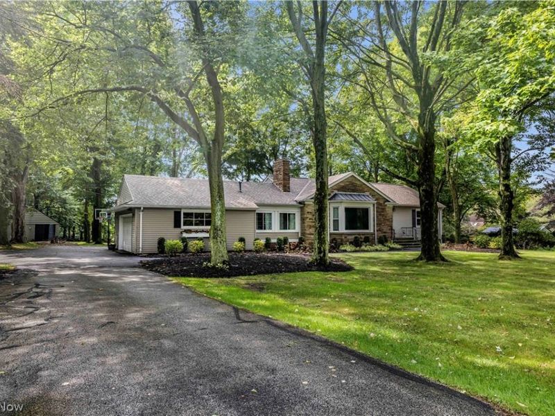 29126 Chardon Road, Willoughby Hills, OH 44092 Photo 2