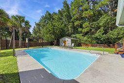14 Wardlaw Court photo 4