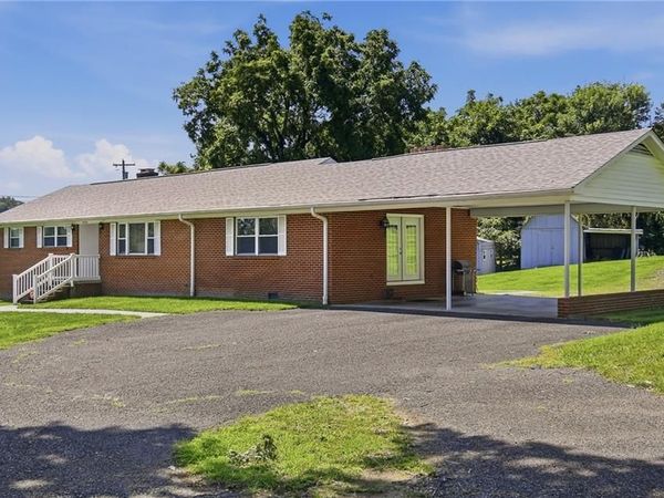 3438 E Pine Street , Mount Airy, NC 27030
