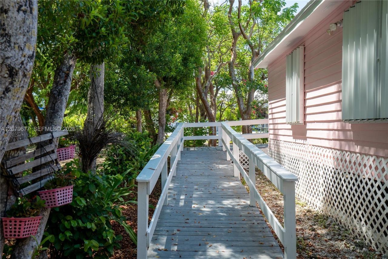 98251 Overseas Hwy, Key Largo, FL 33037 Photo