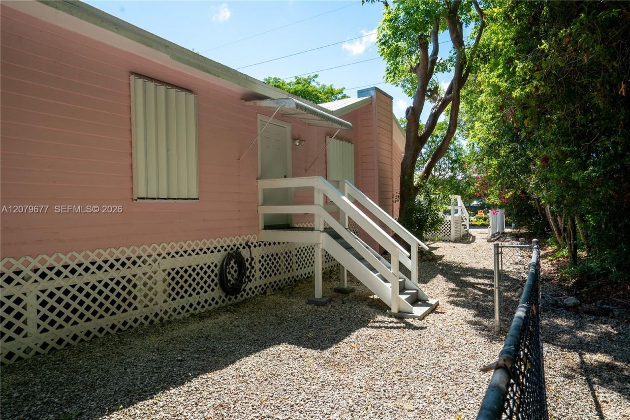 98251 Overseas Hwy, Key Largo, FL 33037 Photo