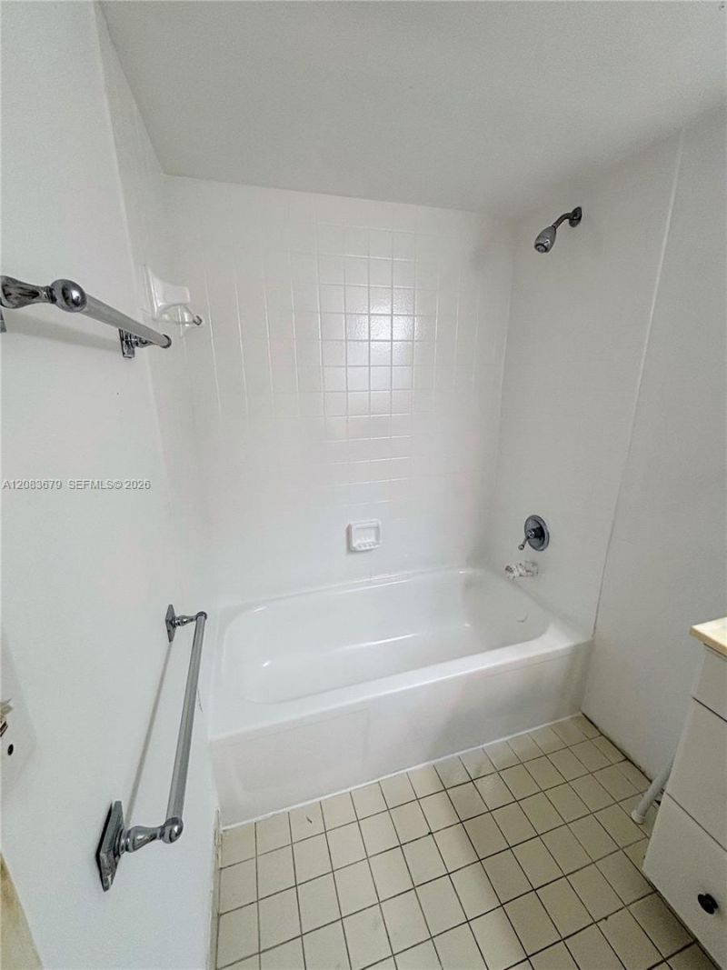 20860 San Simeon Way, Unit 303-6, Miami, FL 33179 Photo