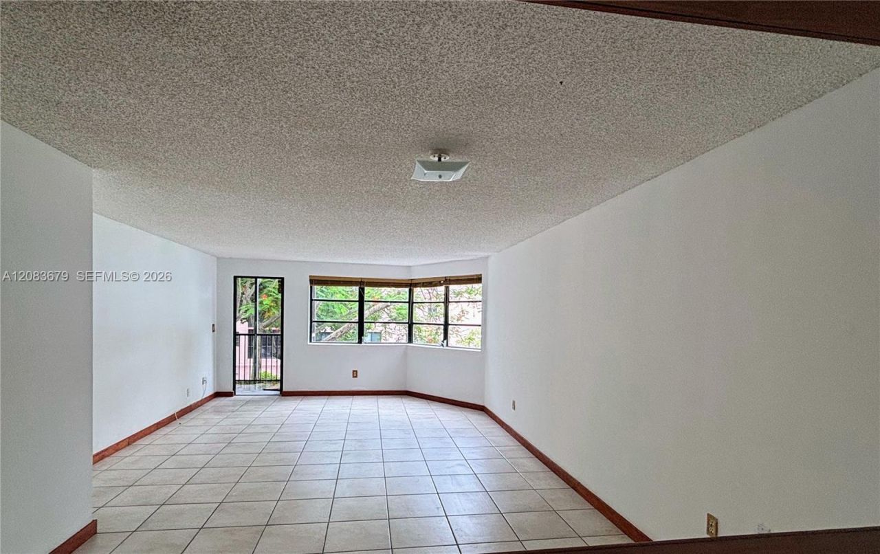 20860 San Simeon Way, Unit 303-6, Miami, FL 33179 Photo