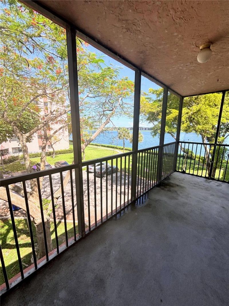 20860 San Simeon Way, Unit 303-6, Miami, FL 33179 Photo