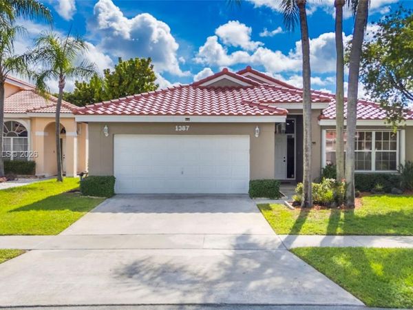1387 SW 181st Ave, Pembroke Pines, FL 33029