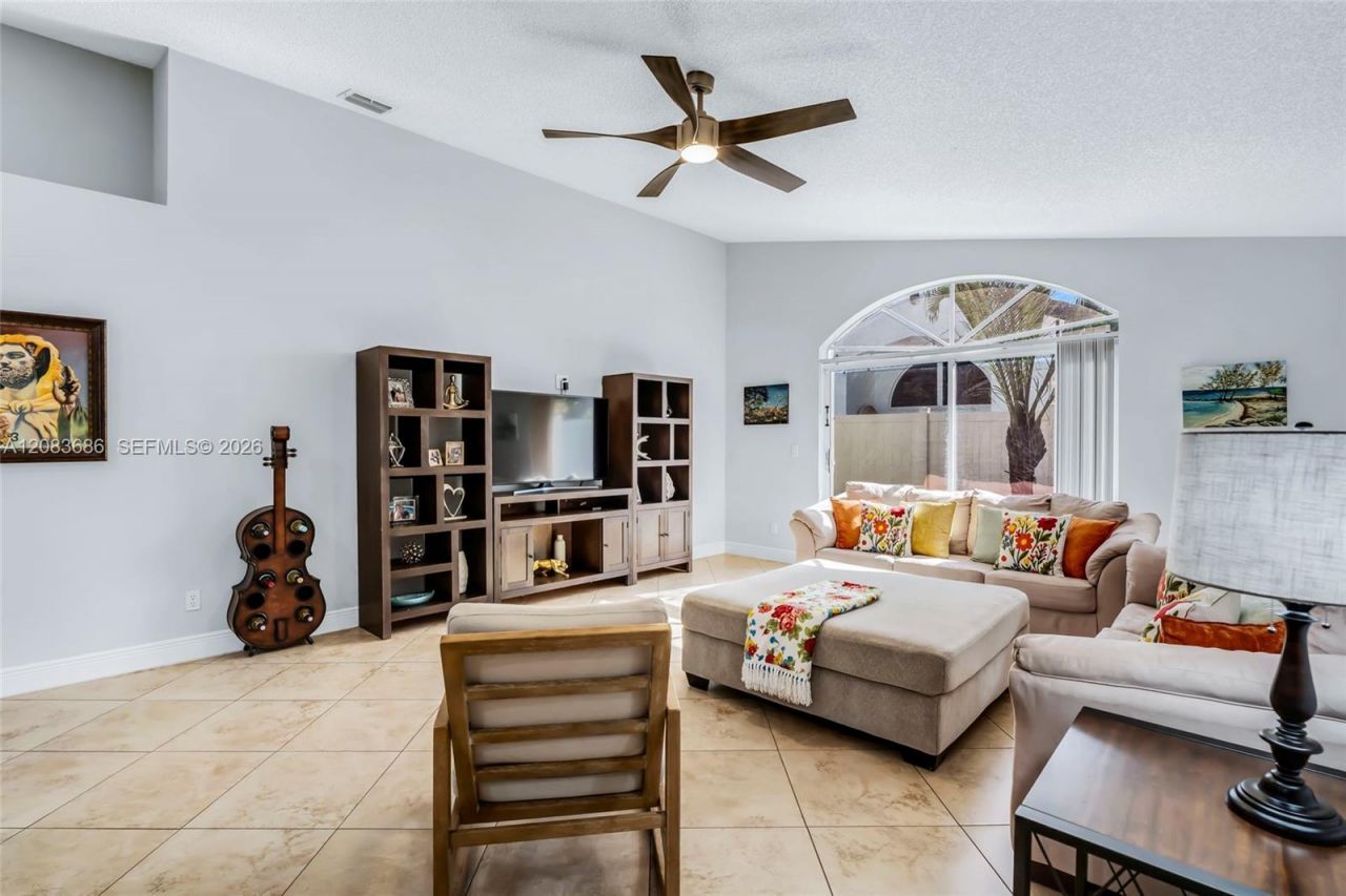 1387 SW 181st Ave, Pembroke Pines, FL 33029 Photo