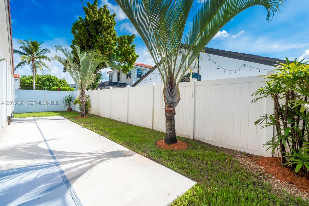 1387 SW 181st Ave, Pembroke Pines, FL 33029 Photo