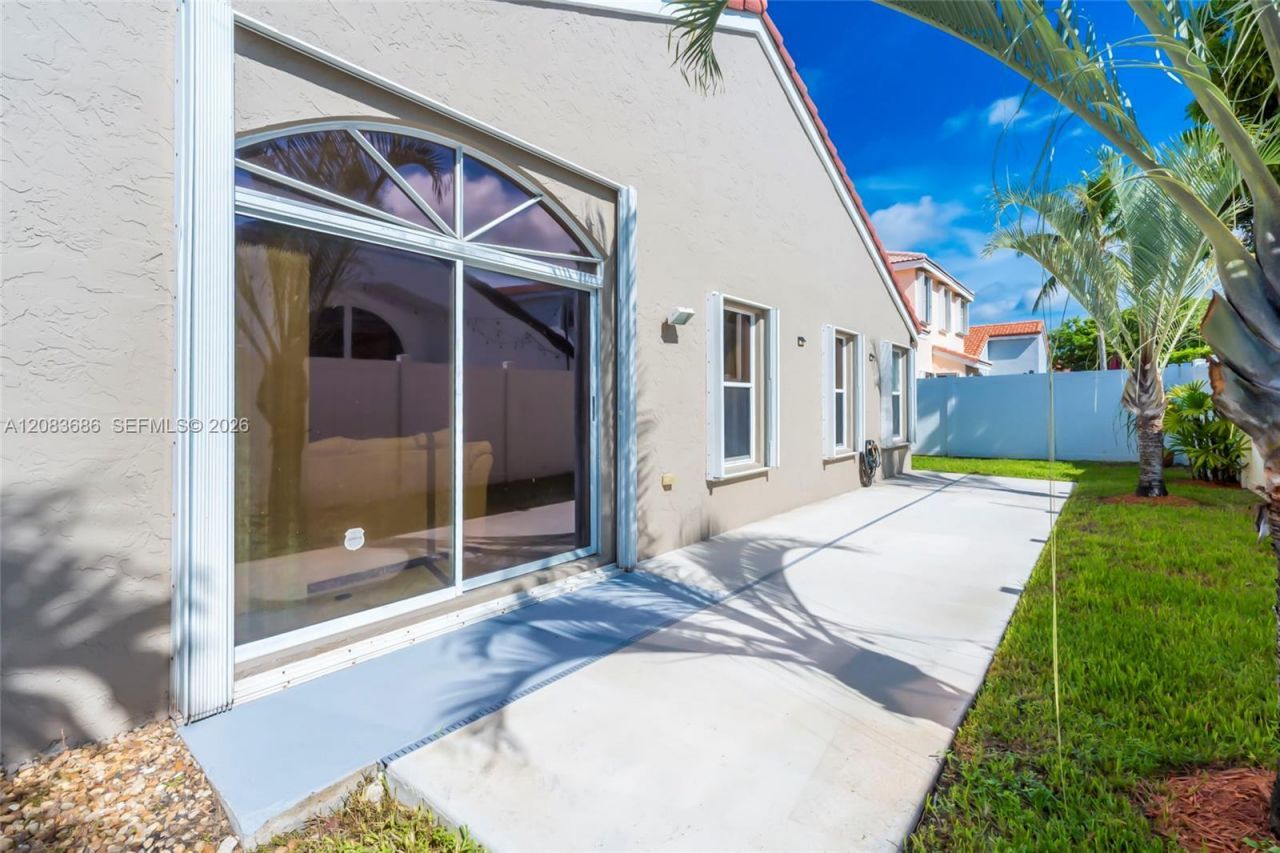 1387 SW 181st Ave, Pembroke Pines, FL 33029 Photo