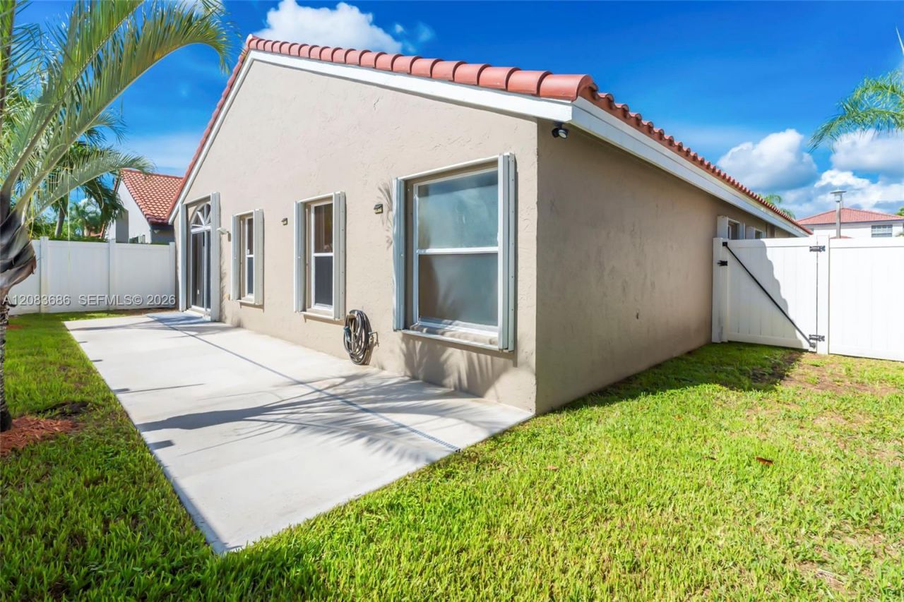 1387 SW 181st Ave, Pembroke Pines, FL 33029 Photo