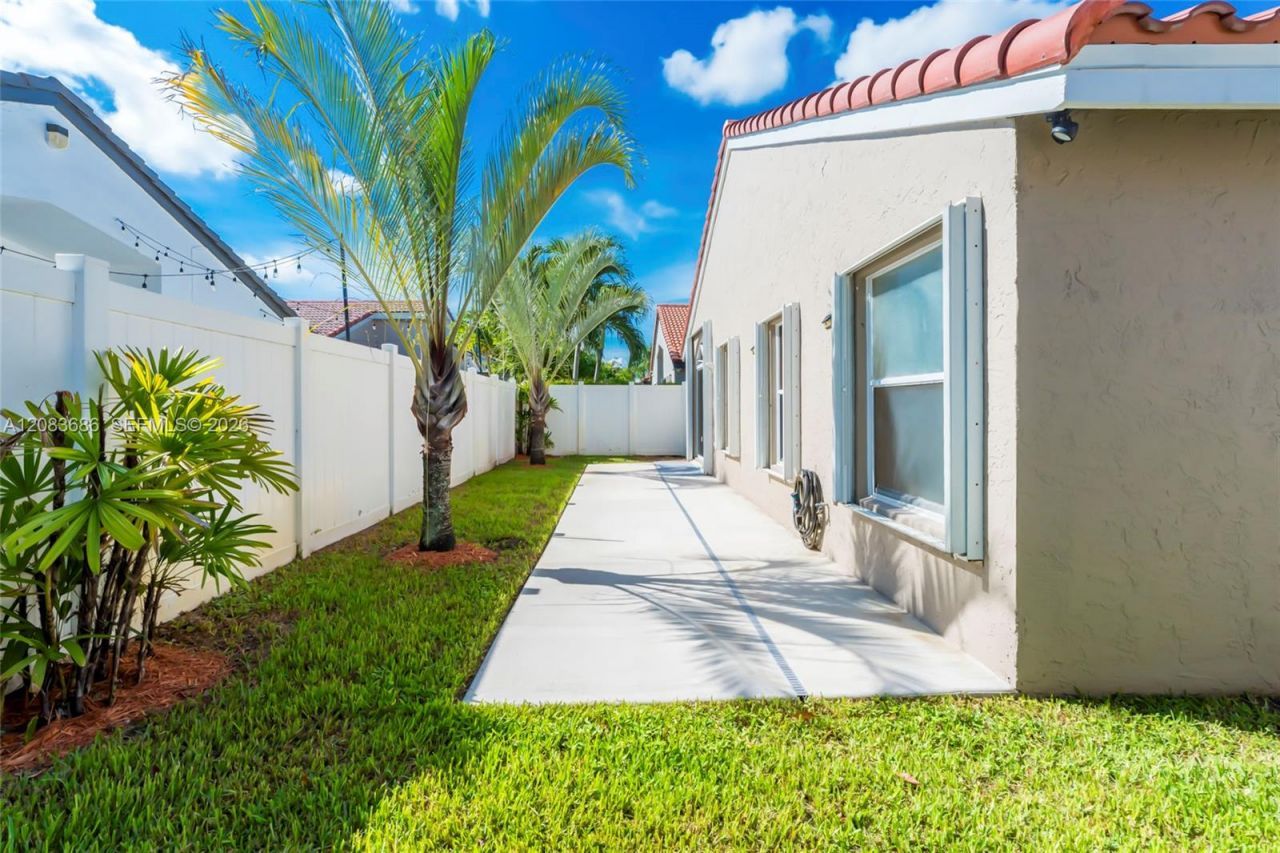 1387 SW 181st Ave, Pembroke Pines, FL 33029 Photo