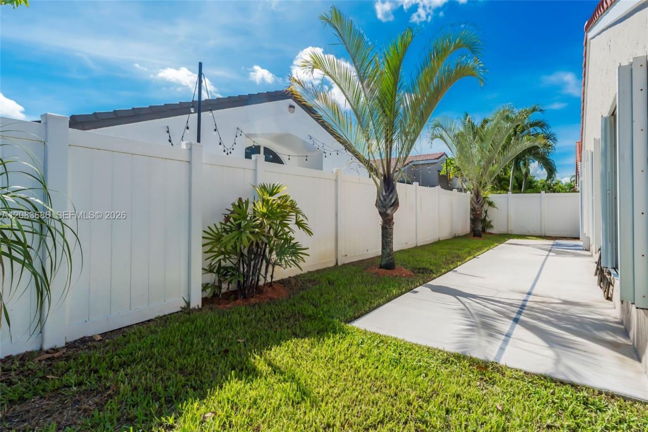 1387 SW 181st Ave, Pembroke Pines, FL 33029 Photo