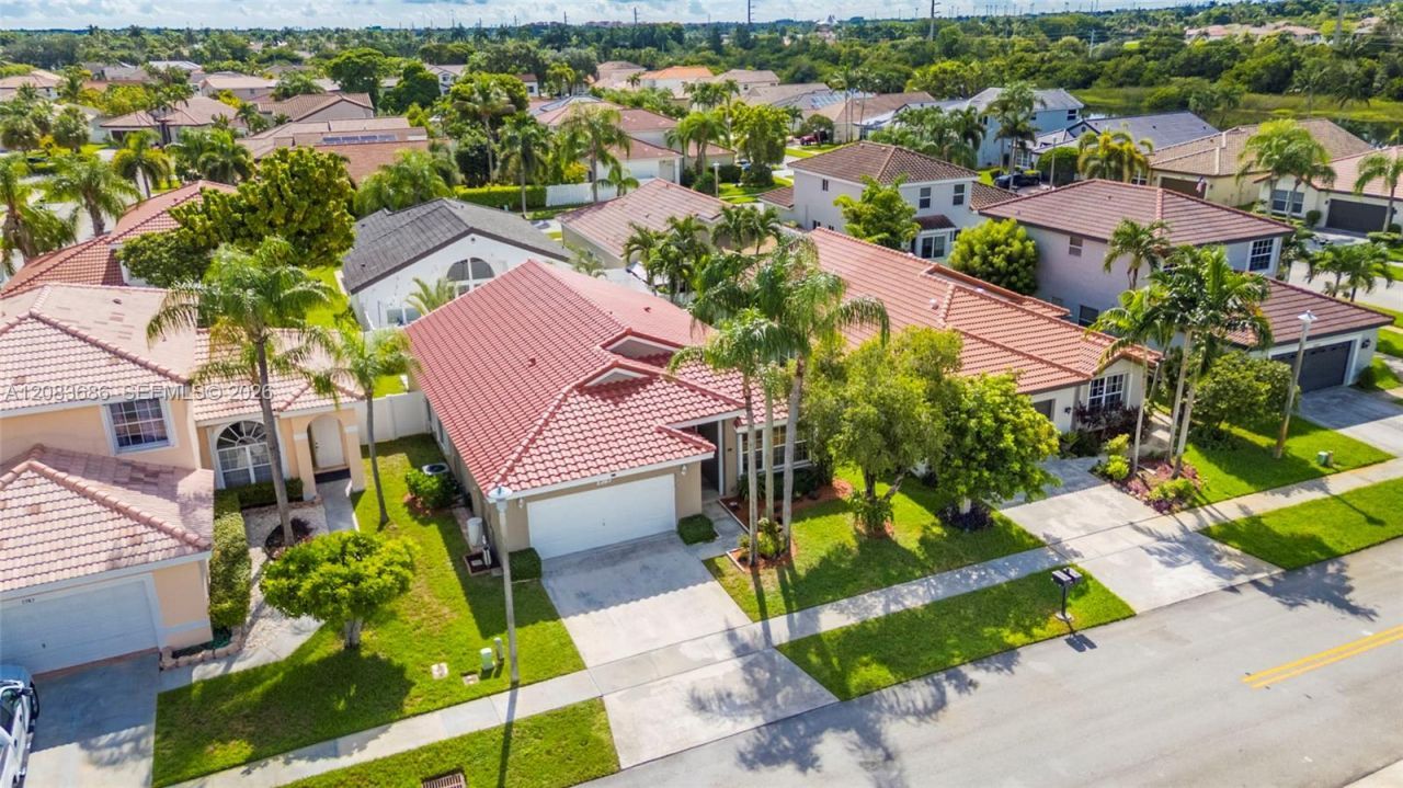 1387 SW 181st Ave, Pembroke Pines, FL 33029 Photo