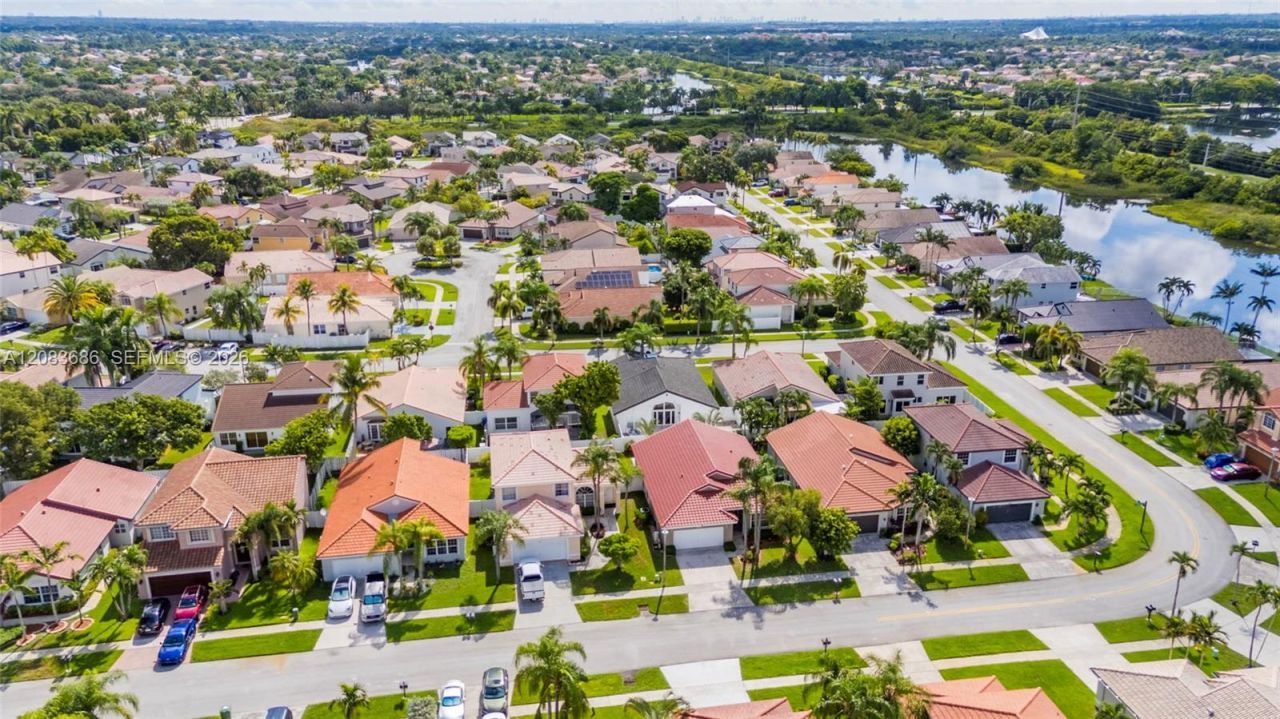 1387 SW 181st Ave, Pembroke Pines, FL 33029 Photo