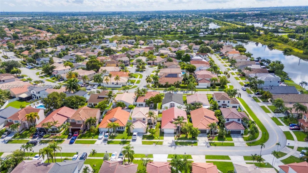 1387 SW 181st Ave, Pembroke Pines, FL 33029 Photo