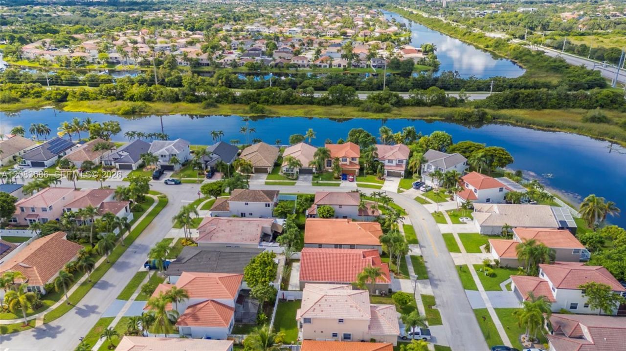 1387 SW 181st Ave, Pembroke Pines, FL 33029 Photo