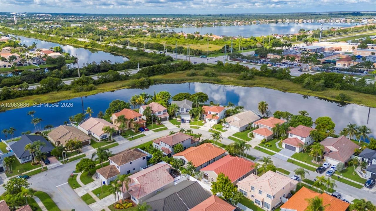 1387 SW 181st Ave, Pembroke Pines, FL 33029 Photo
