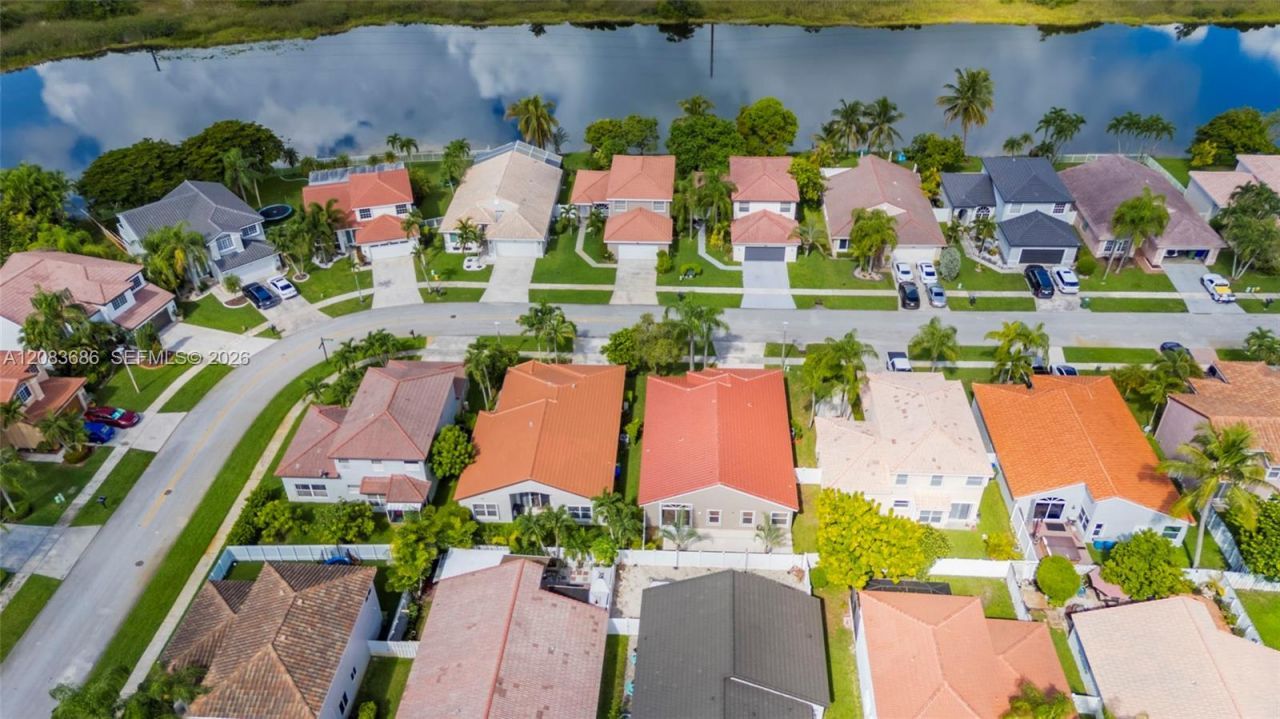 1387 SW 181st Ave, Pembroke Pines, FL 33029 Photo
