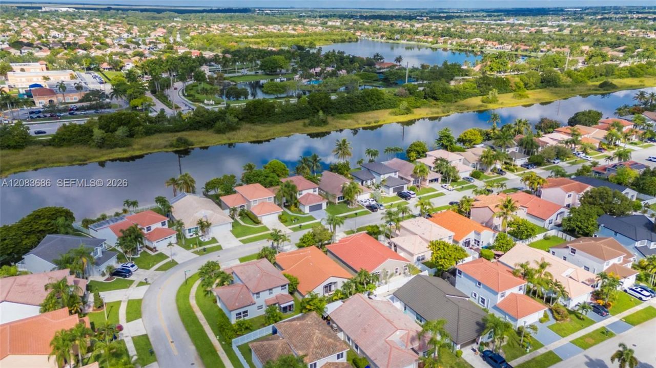 1387 SW 181st Ave, Pembroke Pines, FL 33029 Photo