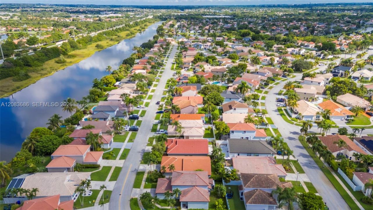 1387 SW 181st Ave, Pembroke Pines, FL 33029 Photo