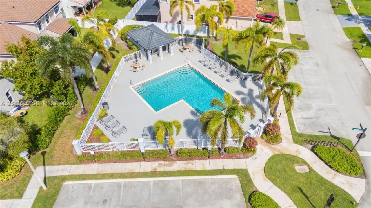 1387 SW 181st Ave, Pembroke Pines, FL 33029 Photo
