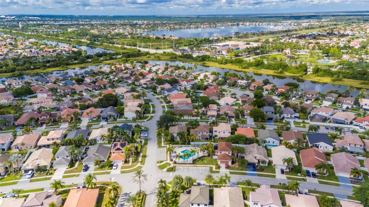 1387 SW 181st Ave, Pembroke Pines, FL 33029 Photo